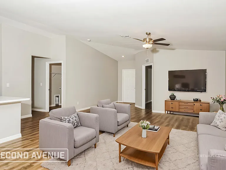 17424 Poston Ave — Photo 2