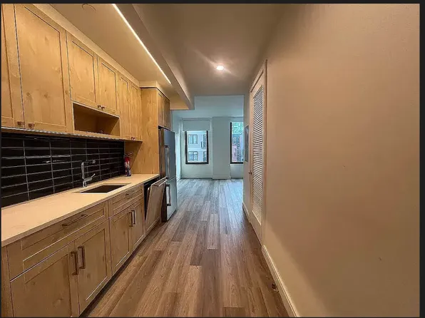 156 Clarkson Avenue image 3 of 13