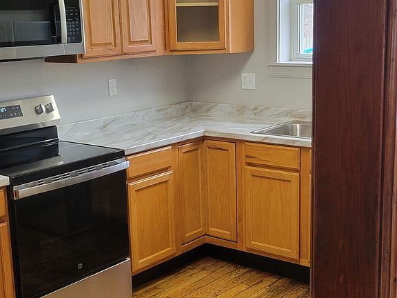 2nd image of 229 Bedford St