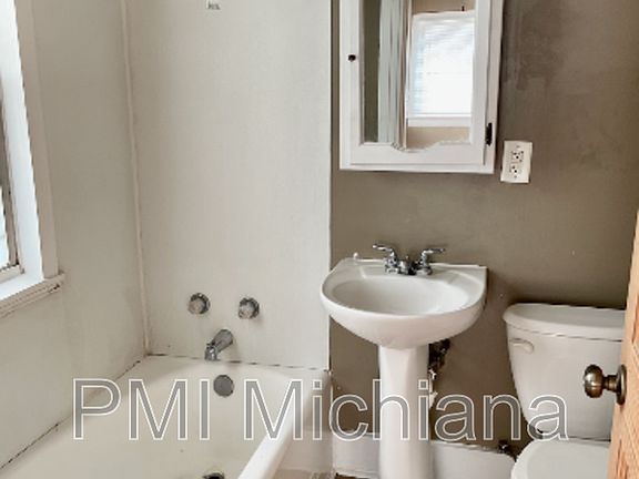 5th image of 117 Franklin Pl #2