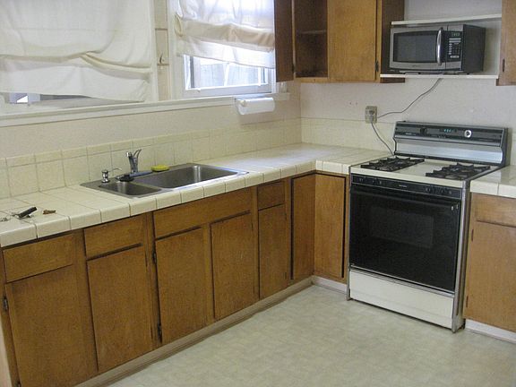 3rd image of 358 11th Ave