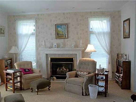 4th image of 1707 Woodsview Dr