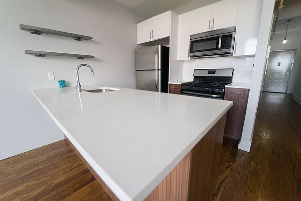 Rented by Manhattan Management LLC | media 37