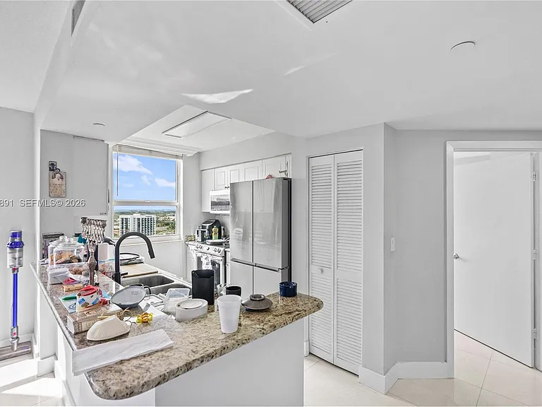 19501 W Country Club Dr #1904 — Photo 4