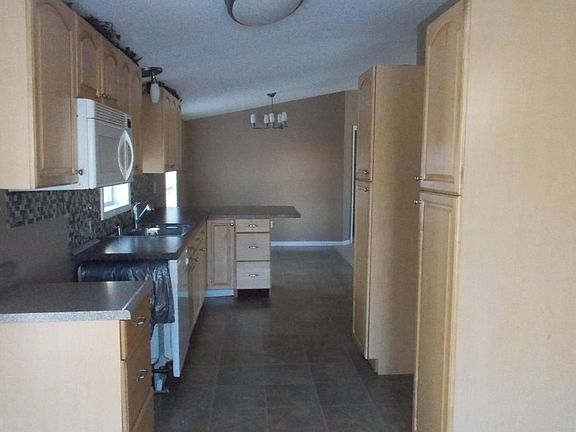 2nd image of 715 W Shore Dr