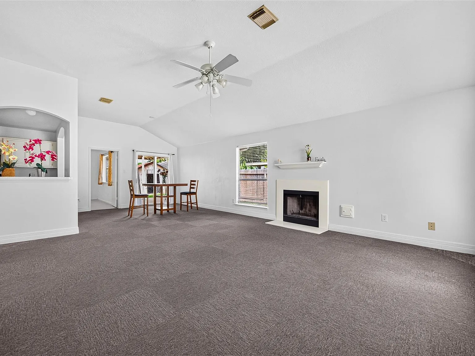 3 bed, 2.0 bath, 1478 sqft, $1,900 — Photo 4