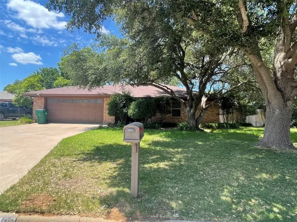1406 Los Colinos Ct, Graham, TX 76450