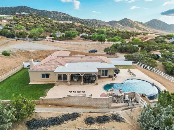 35252 Robinsong Rd, Santa Clarita, CA 91390