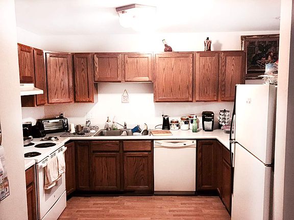 4th image of 916A-916B N Clover Ln