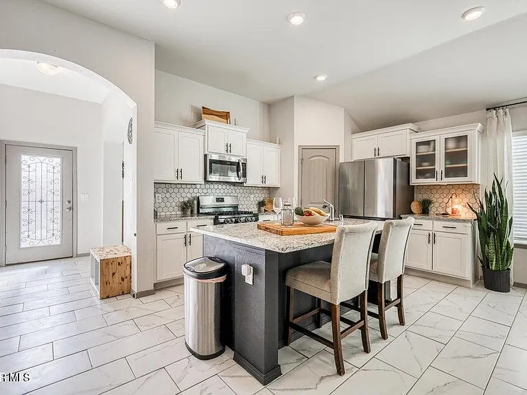 329 Samuel Vista St — Photo 8