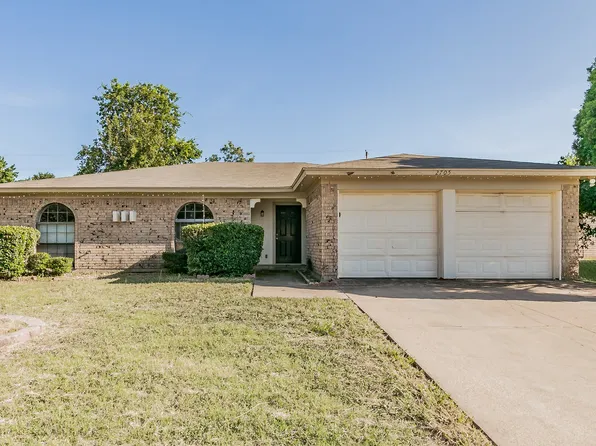 2705 Amber Dr S, Fort Worth, TX 76133