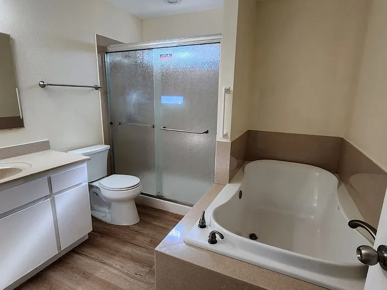 1385 Wimbledon Ct — Photo 13
