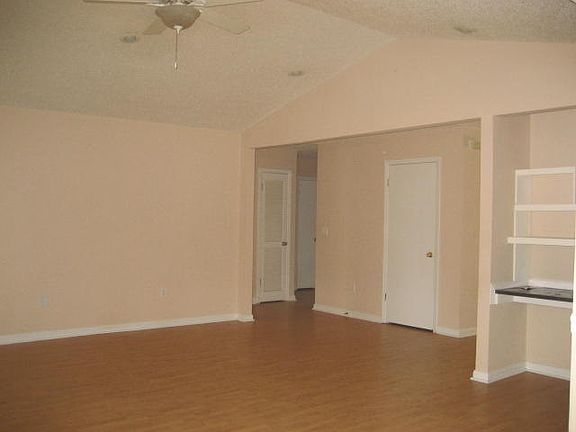 5th image of 8015 New England Dr