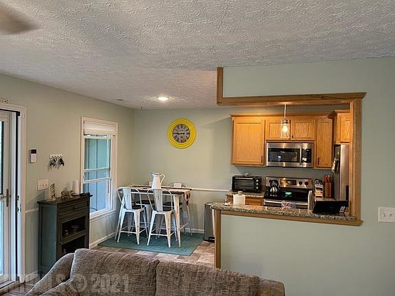 5th image of 175 Highland Cir