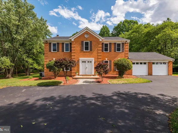 5612 Lake Christopher Dr, Rockville, MD 20855