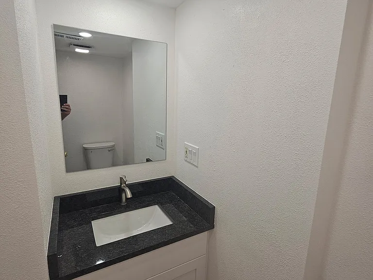 1008 S Lake St — Photo 12
