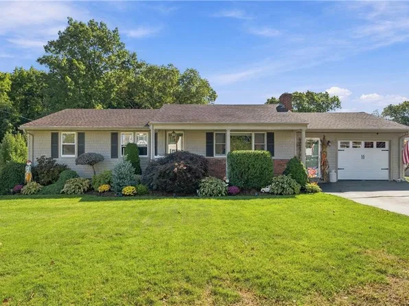 15 Valley View Dr, Smithfield, RI 02828