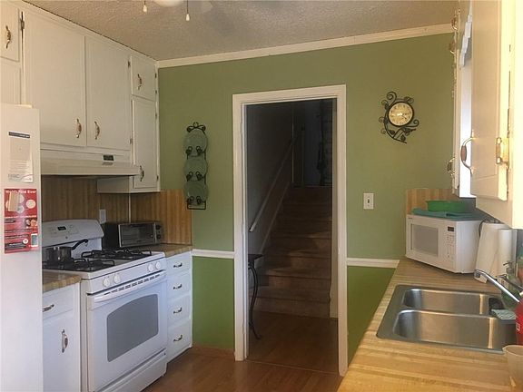 3rd image of 1827 Town Pl