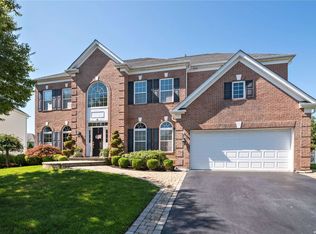 13 Parklands Ct, Mount Sinai, NY 11766