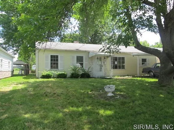 516 Saint Paul Dr photo 1