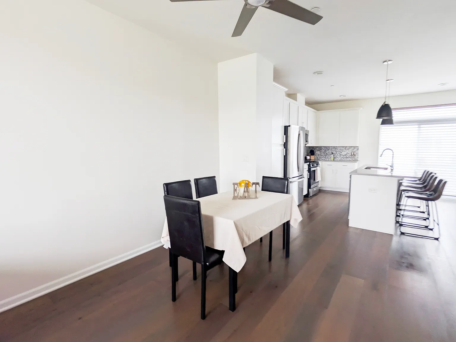 3 bed, 2000 sqft, $3,000 — Photo 4
