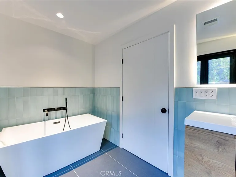 5137 Campo Rd — Photo 9