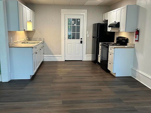 2nd image of 352 Market St APT A