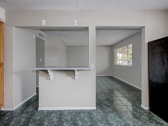 3rd image of 317 E 9th Ave