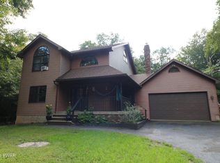 1035 Pocono Dr, Gouldsboro, PA 18424