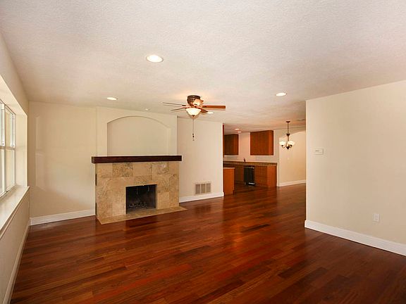 2nd image of 3415 Hibiscus Dr