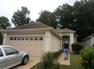 912 Drivers Ln, Newport News, VA 23602