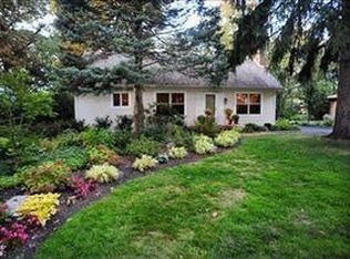 556 Woodlawn Dr, Valparaiso, IN 46385