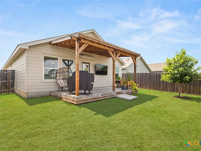 9129 Navarro Vis — Photo 3
