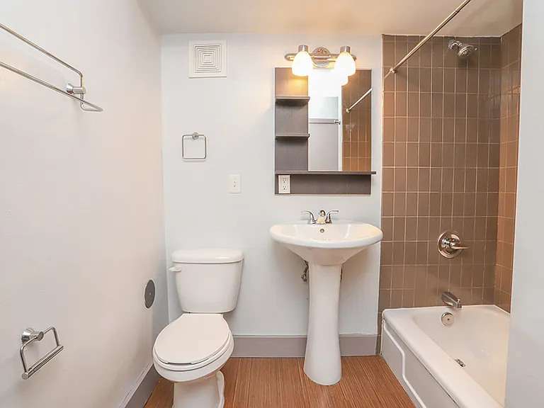 Altair Apartments — Photo 29