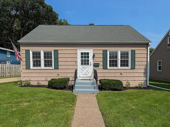 641 Kane St, Dubuque, IA 52001