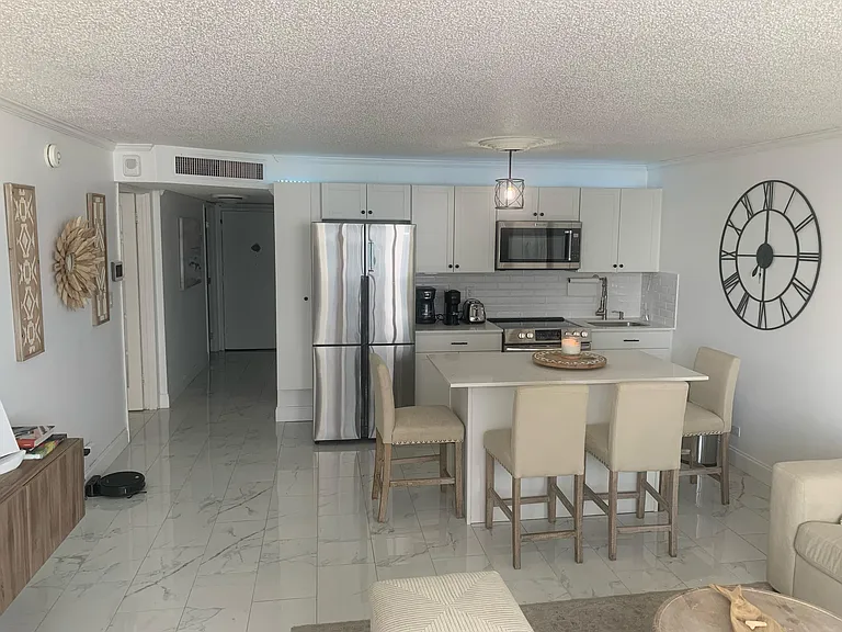 6039 Collins Ave #1722 — Photo 2