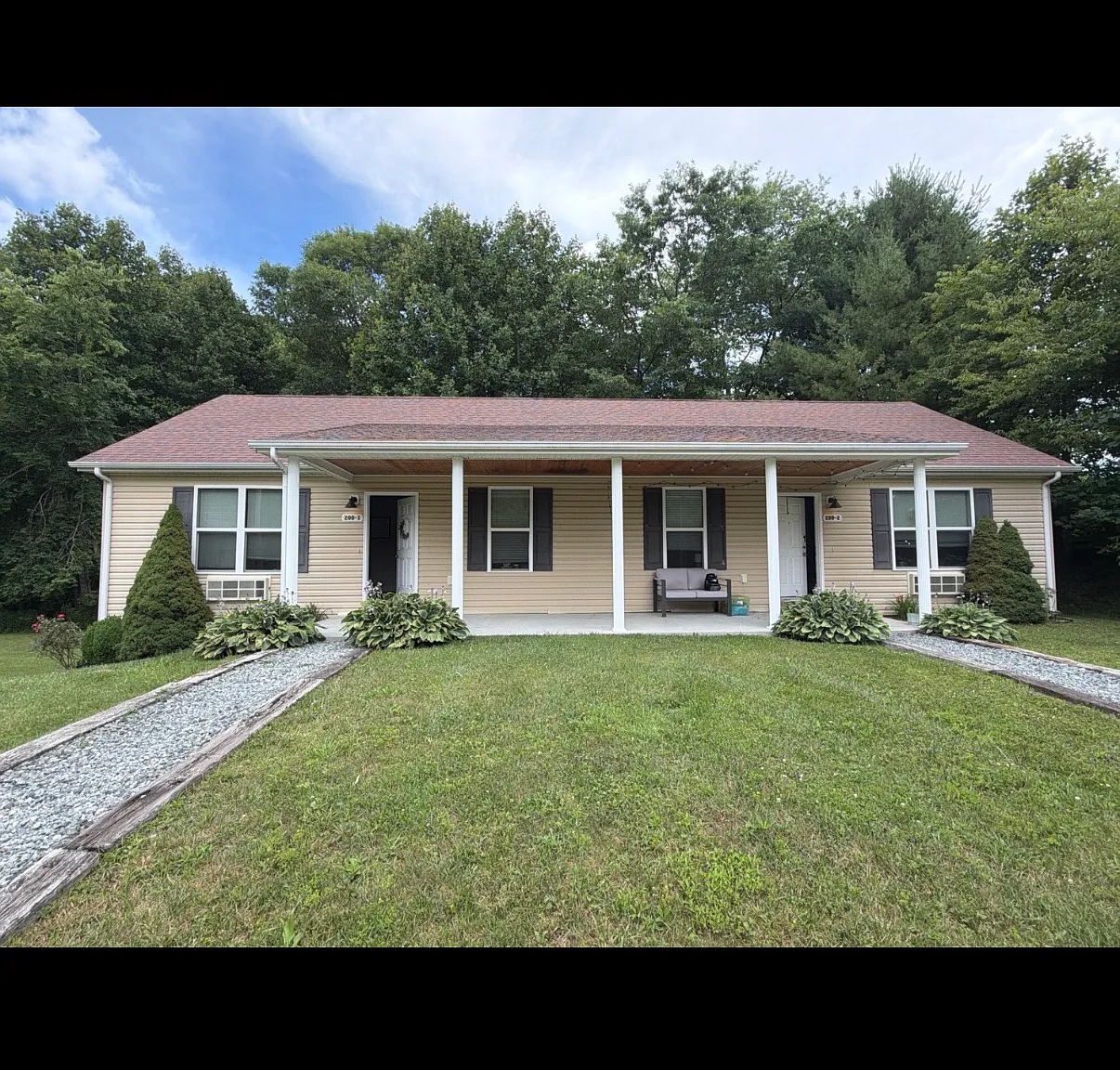 2 bed, 800 sqft, $1,400 — Photo 1