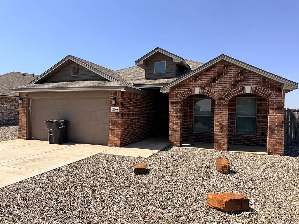 3 bed, 2.0 bath, 1675 sqft, $2,300 — Photo 1
