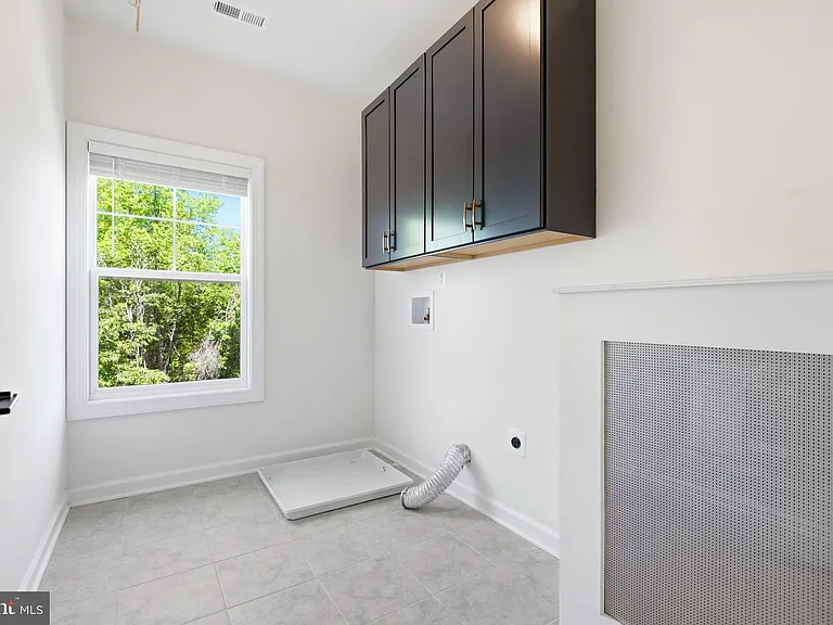 301 Kingdom Dr — Photo 60