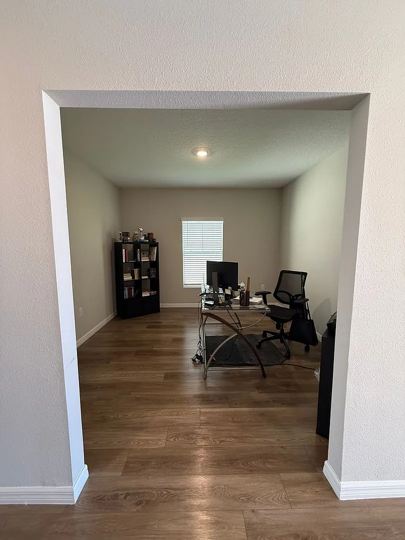 For Rent Spacious 5-Bedroom Home in Lithia — Photo 3