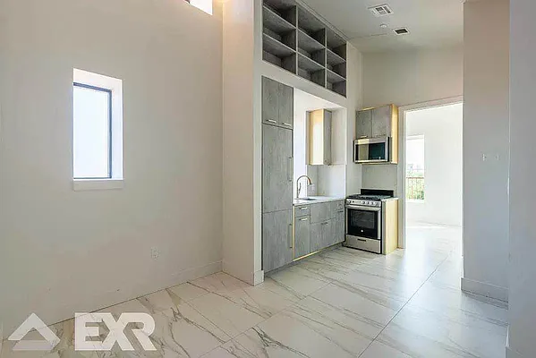 Rented by EXR | media 3