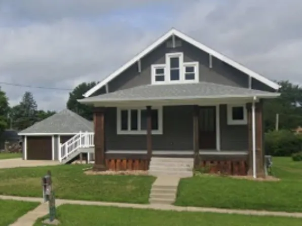 219 N Main St, Monticello, IA 52310