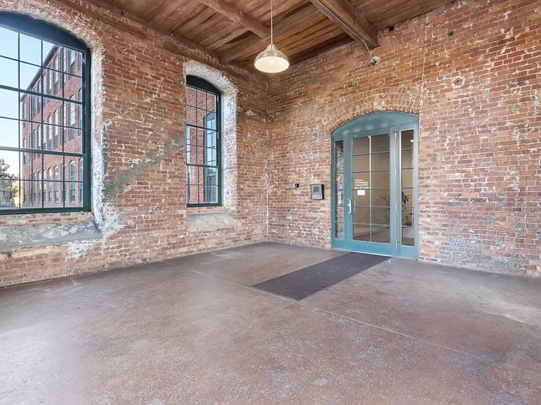 400 Mills Ave #409 — Photo 2