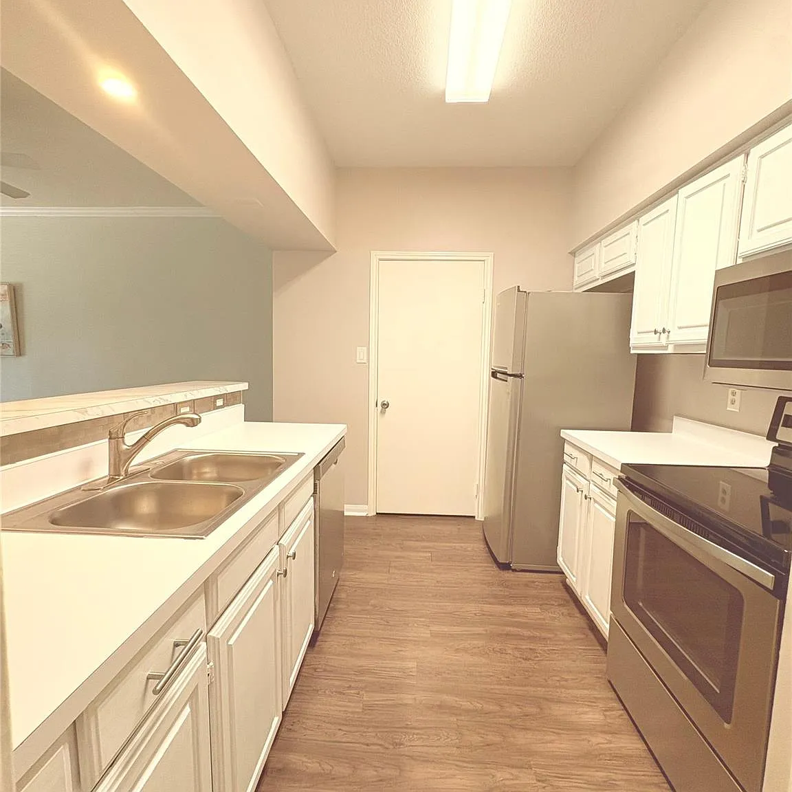 2 bed, 2.0 bath, 1224 sqft, $1,900 — Photo 4