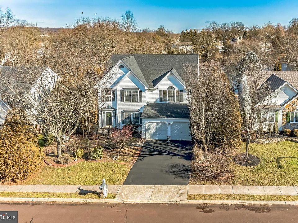1st image of 365 Essex Ct
