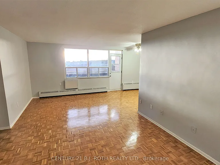 37 Peel St #808 — Photo 3