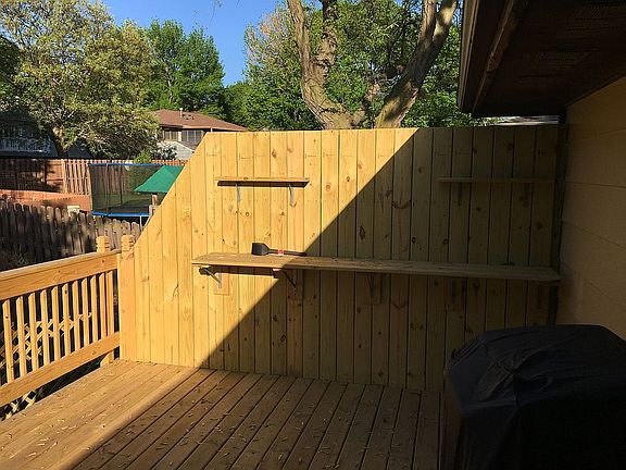 Privacy wall - countertop