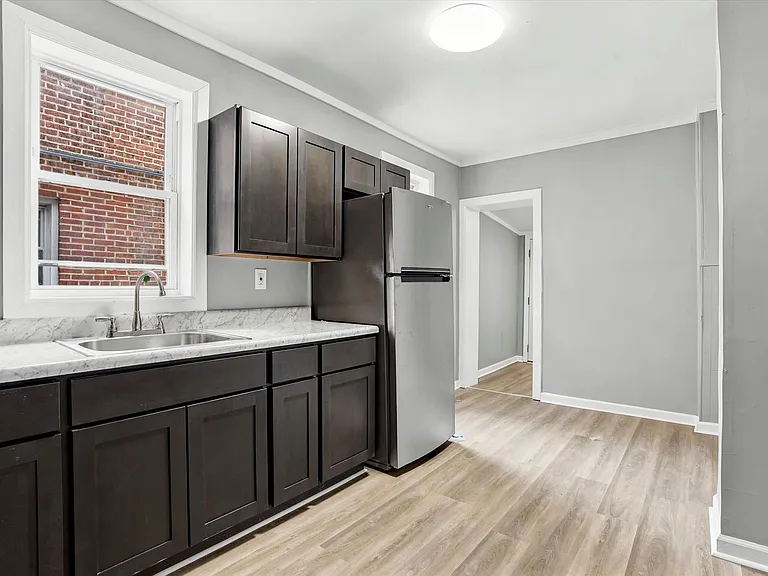 828 Beatty St — Photo 1
