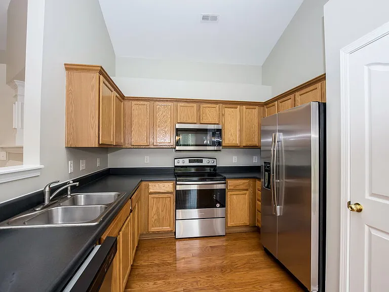 10013 Green Hedge Ave — Photo 7