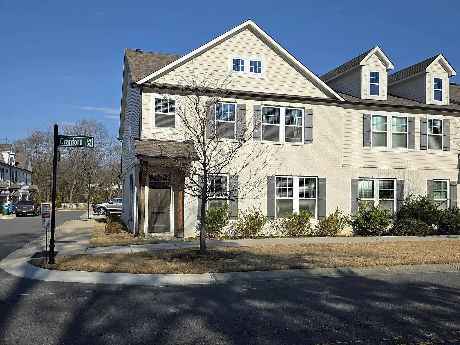 3 bed, 2.5 bath, 2290 sqft, $2,299 — Photo 1